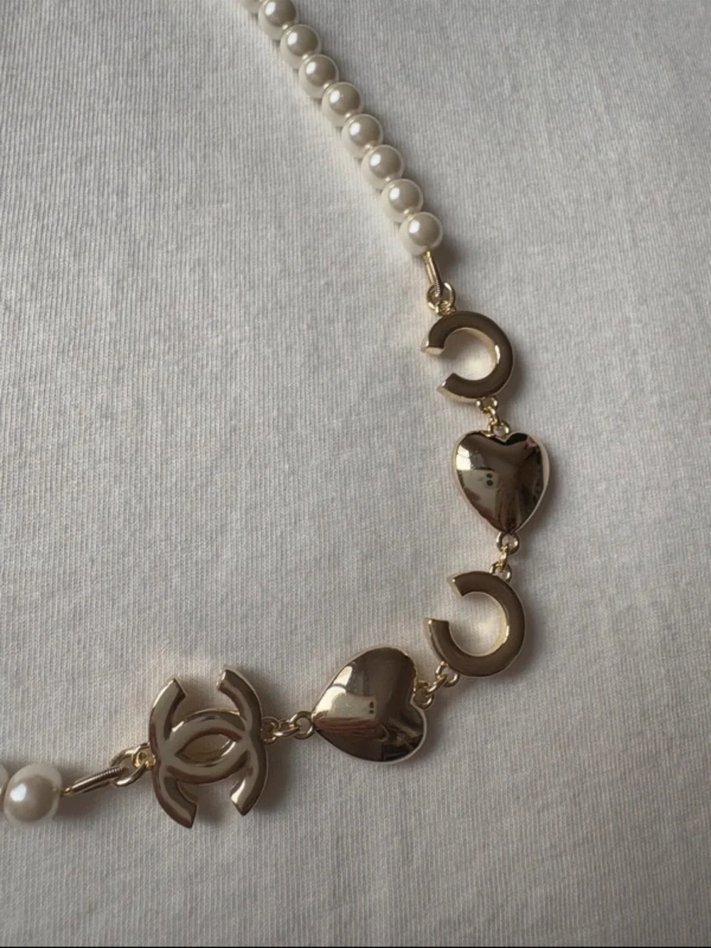 CHANEL Pearl & Gold pleated Chain Necklace with pink heart gems 💗 - new with box